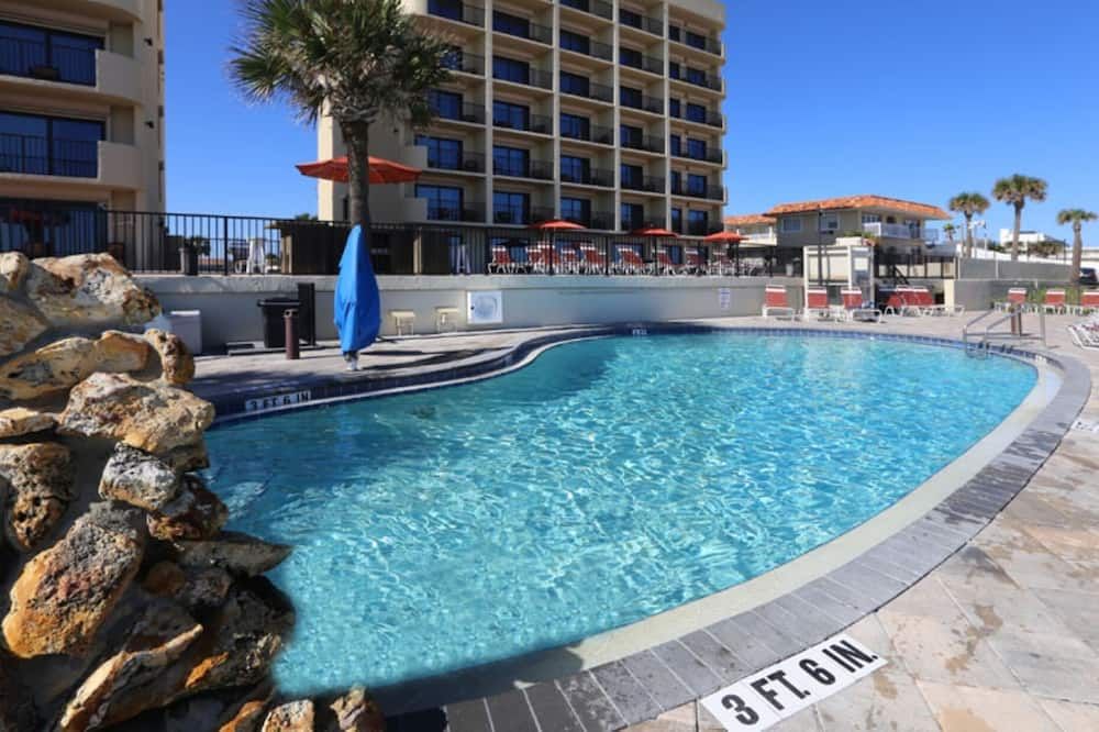 Ocean View Two Bedroom, Luxury Condo, Ormond Beach, Fl (3211340) - Ormond Beach - Pool