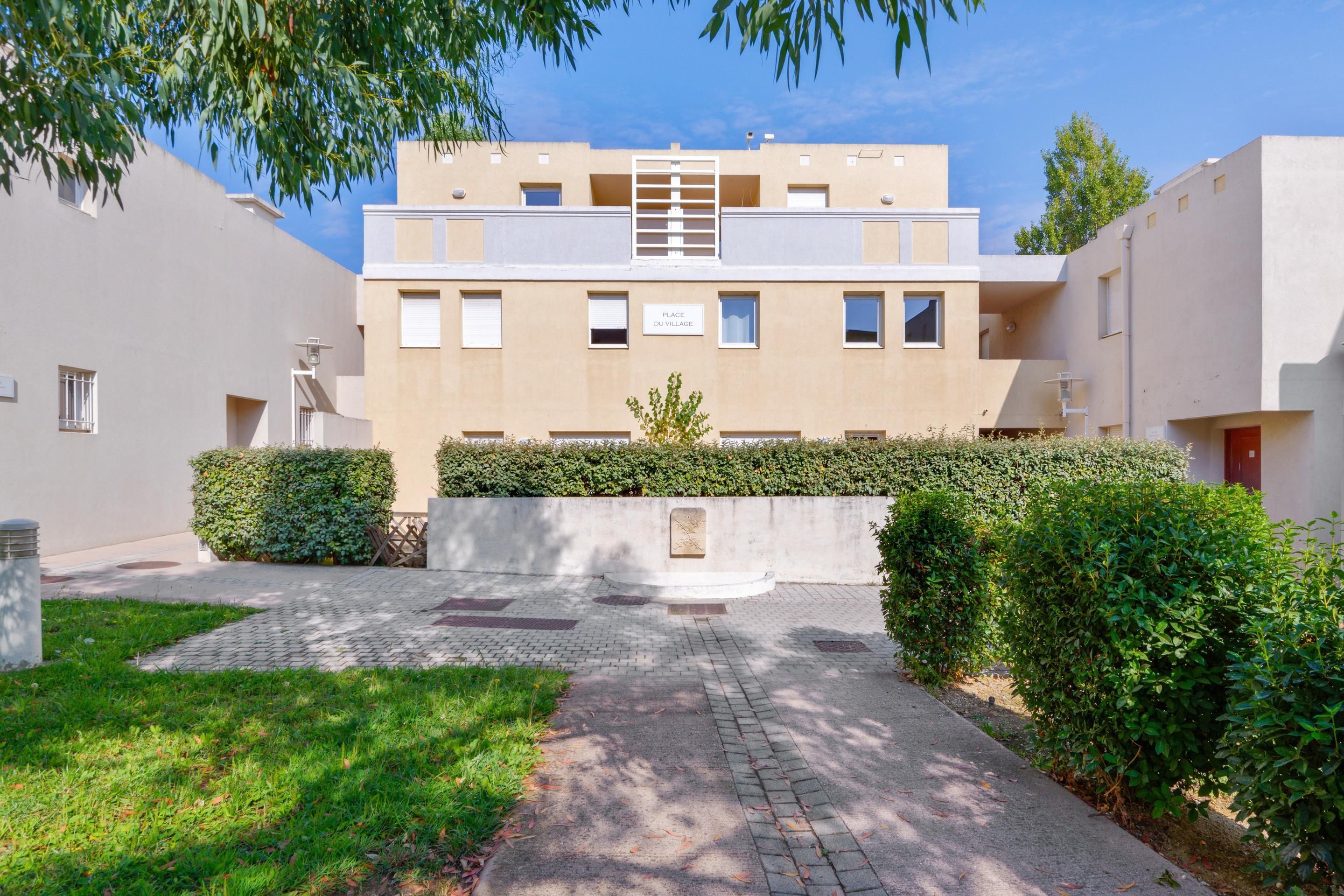 Comfort Aparthotel Six-Fours - Six-Fours-les-Plages - Building