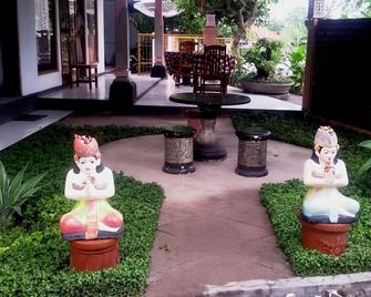 Mami In Homestay - Gerokgak - Patio