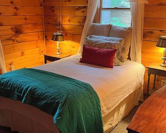 White Pines Cabin, Fall Fun, Winter Wonder..15 Mins To Sunday River Ski Resort - Rumford - Habitación