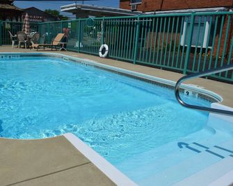 Sands Motel Niagara Falls - Niagara Falls - Bể bơi