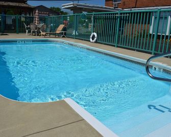 Sands Motel Niagara Falls - ניאגרה פולס - בריכה