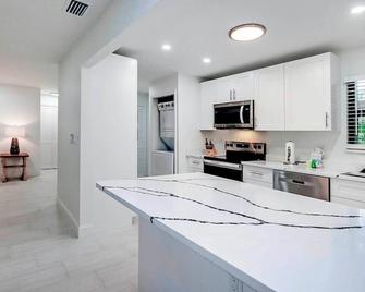 Blind Pass A102 - Sanibel - Kitchen