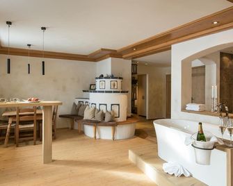 Holzhotel Forsthofalm - Leogang