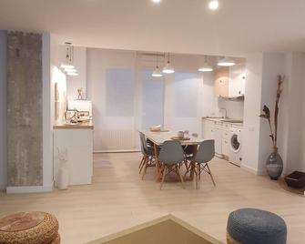 Special Offer Central Apartment In Logroño - Logroño - Dining room