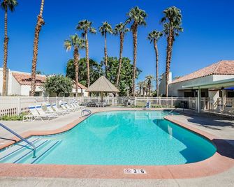 Desert Breezes Resort - Palm Desert - Pool