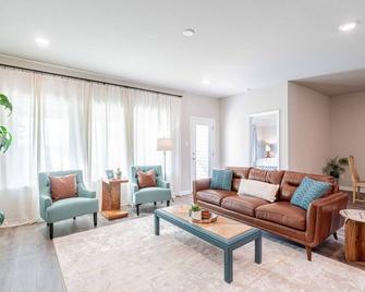 Brand New, 4 Bedrooms, 2 Bathrooms With 8 Beds - New Iberia - Huiskamer