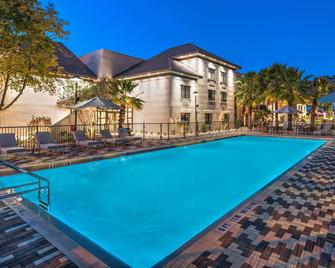 Doubletree by Hilton Gainesville - Gainesville - Pool