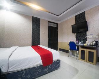 RedDoorz Syariah Near Rsud Ainun Habibie Gorontalo - Gorontalo - Habitación