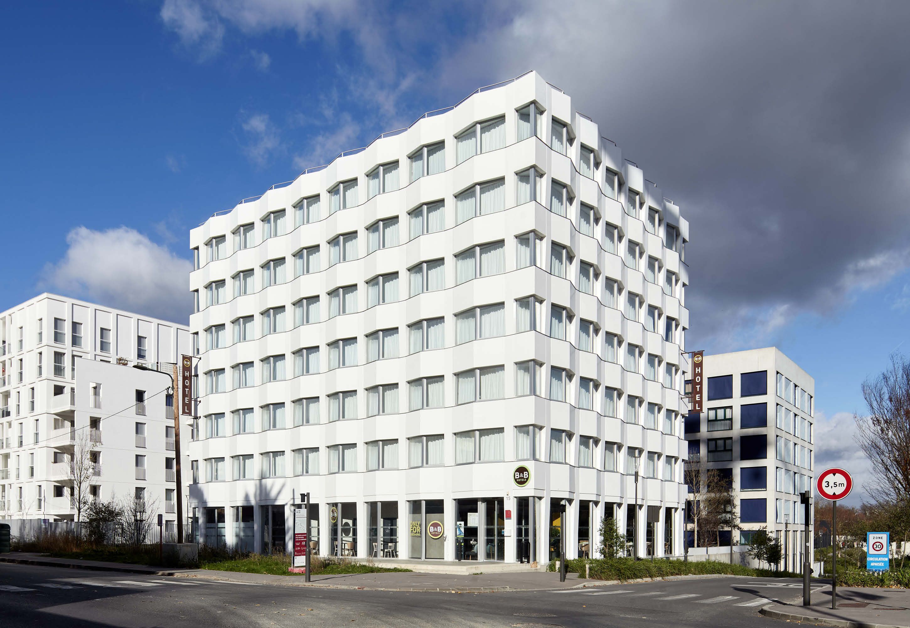 B&B HOTEL Massy Gare TGV - Massy - Gebäude