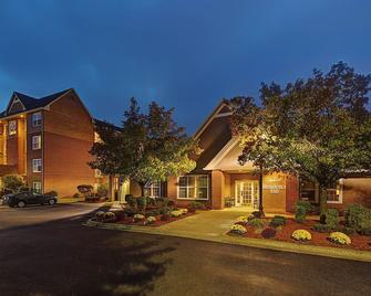 Comfort & Value! 3 Studio Queen Rooms w/ Kitchen, Pets Are Welcome - Livonia - Budova