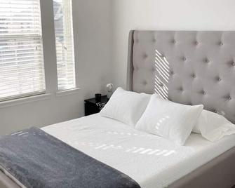Family Perfect Vacation Home - Frisco - Bedroom