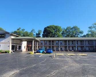 10 minutes from downtown St. Louis Convenient location off I-64 - Caseyville