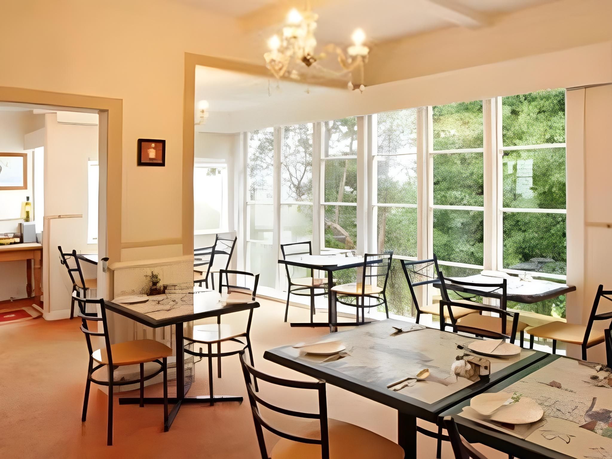 Chalet Chevron B & B Hotel - Auckland - Restaurant