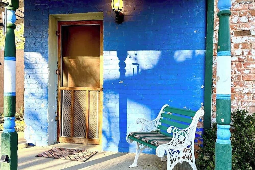 Restored 1890s Carriage House | Walk To Downtown - Raton - Innenhof