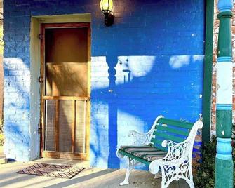 Amazing historic 1800s Carriage House! - Raton - Patio