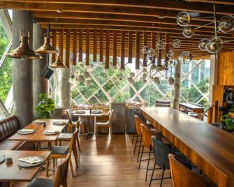 วี แกรนด์ โรงแรม, อะ เมมเบอร์ ออฟ เรดิสัน อินดิวิดวลส์ - เมเดยิน - ร้านอาหาร