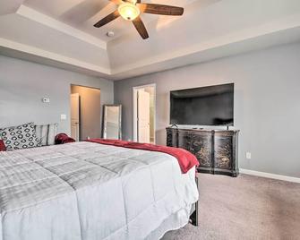 Suburban Atlanta Vacation Home about 3 Mi to Airport! - College Park - Bedroom