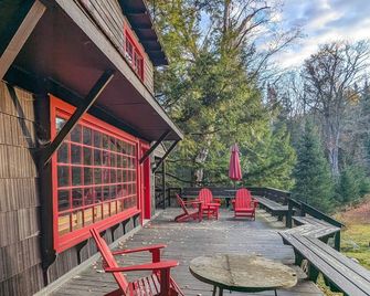 House on Private Meadow with Mountain View - Blue Mountain Lake - Balcony
