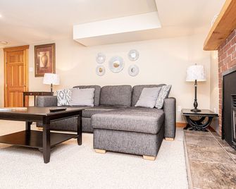 Newly Renovated Suite, A Rural Gem Near The Beach And Next To The Kvr - Penticton - Sala de estar