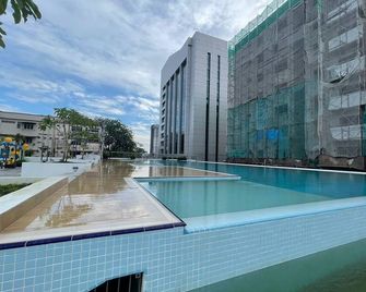 3bedroom 2bath apartment in fantastic Kuching with WiFi, gym, AC & water heaters - Kuching - Pool