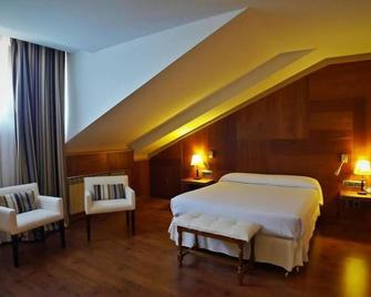 Hotel Picos de Europa - Las Arenas - Bedroom