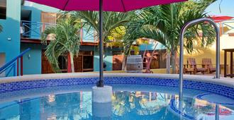 First Curacao Hostel - Willemstad - Zwembad