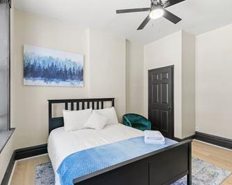 2BD Flat Near Cherokee Arts with Game Room vibes! - St. Louis - Bedroom