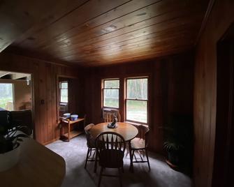 Cabin on a Lake - Floral City - Dining room