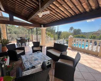 Haut De Villa Avec Piscine Privative - Le Tignet - Balcón