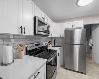 Relaxing 2-Bedroom Apartment w / Pool Access - פורט לודרדייל - מטבח