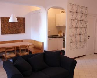 Fresh and bright newly renovated in the country, with parking and sea view - Porto Ercole - Soggiorno