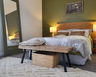 Retro beach house. Central and close to beach. Room for all the family. - Kingston - Slaapkamer
