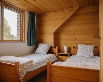 Renovated farmhouse with sauna, chalet atmosphere, in a quiet wooded setting. - La Guerche-de-Bretagne - Bedroom