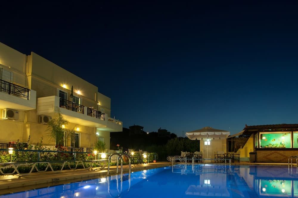 نيريديز هوتل