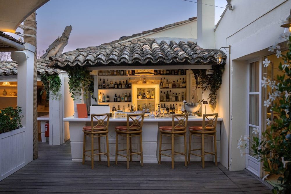 أوتل لا تارتين سان تروبي - سان-تروبيه - بار