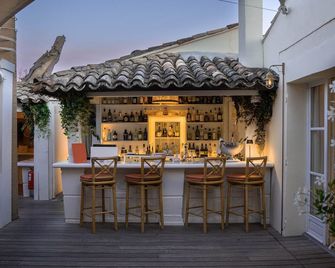 أوتل لا تارتين سان تروبي - سان-تروبيه - بار