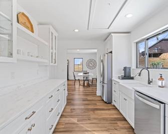 Modern Farmhouse Getaway - Leesburg - Keuken