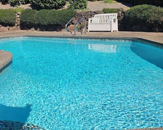 Perfect 3-bedroom house with AC and Peak-A-View in West Tacoma - Tacoma - Pool