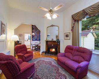 Charnwood Cottages in Warburton - Warburton - Living room