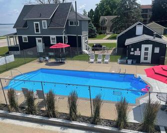 Double Queen Room Sum - Lake City - Pool
