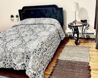 Modern and newly renovated space close to Manhattan and Long Island. - Queens - Makuuhuone