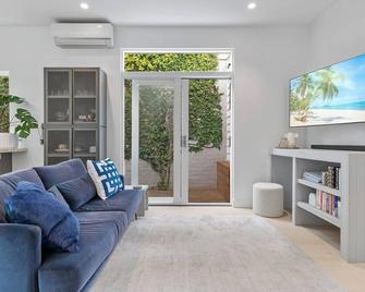 Very Victorian Modern & Special 2brm 1bth - Melbourne - Living room