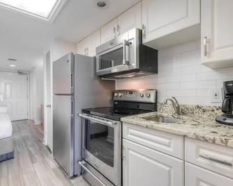 Kingfisher Inn - Murrells Inlet - Kitchen