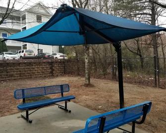Intown Suites Extended Stay Atlanta Ga - Indian Trail - Norcross - Патіо