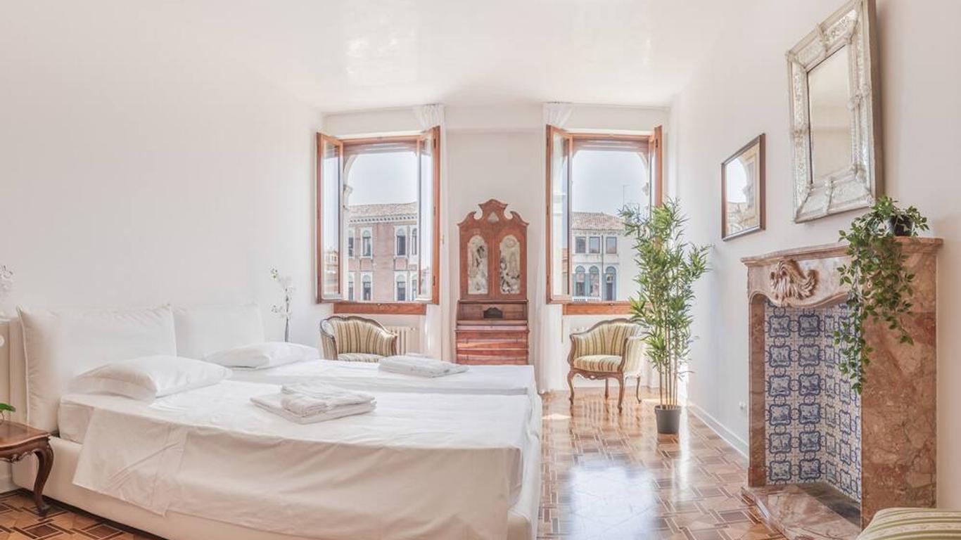 Luxury Apartment On Grand Canal by Wonderful Italy