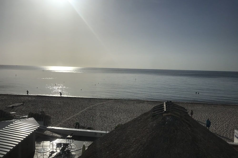 Oceanfront condo, beach, pool. 4 eateries on premises. Rent kayaks and jet skis. - פורט לודרדייל - חוף