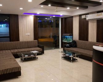 Hotel Bridge View - Kanpur - Front desk