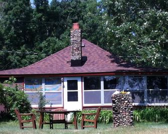 Charming 2-Bedroom Cabin with boathouse on Big Carnelian Lake in Stillwater - Stillwater - Building