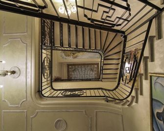 Contessa Arrivabene Antica Dimora - Roma - Escaleras